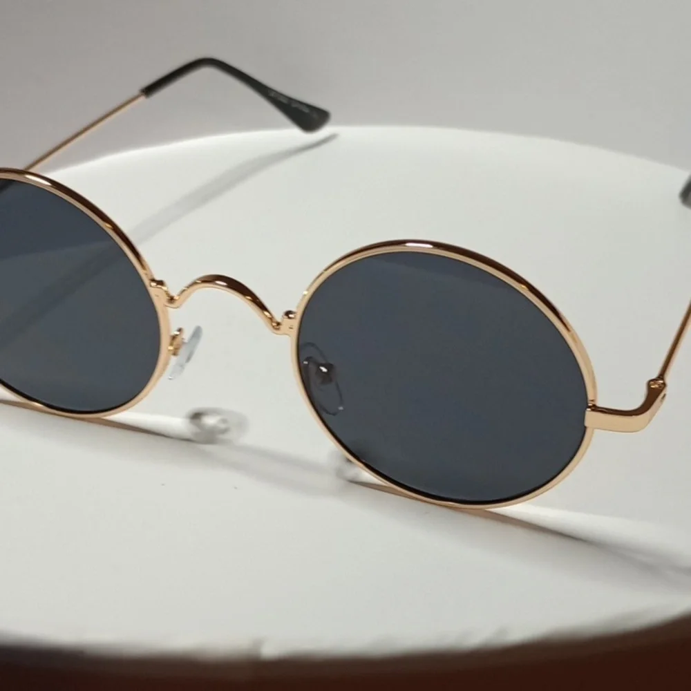 BLACK CIRCLE SUNGLASSES - Picture 5 of 5